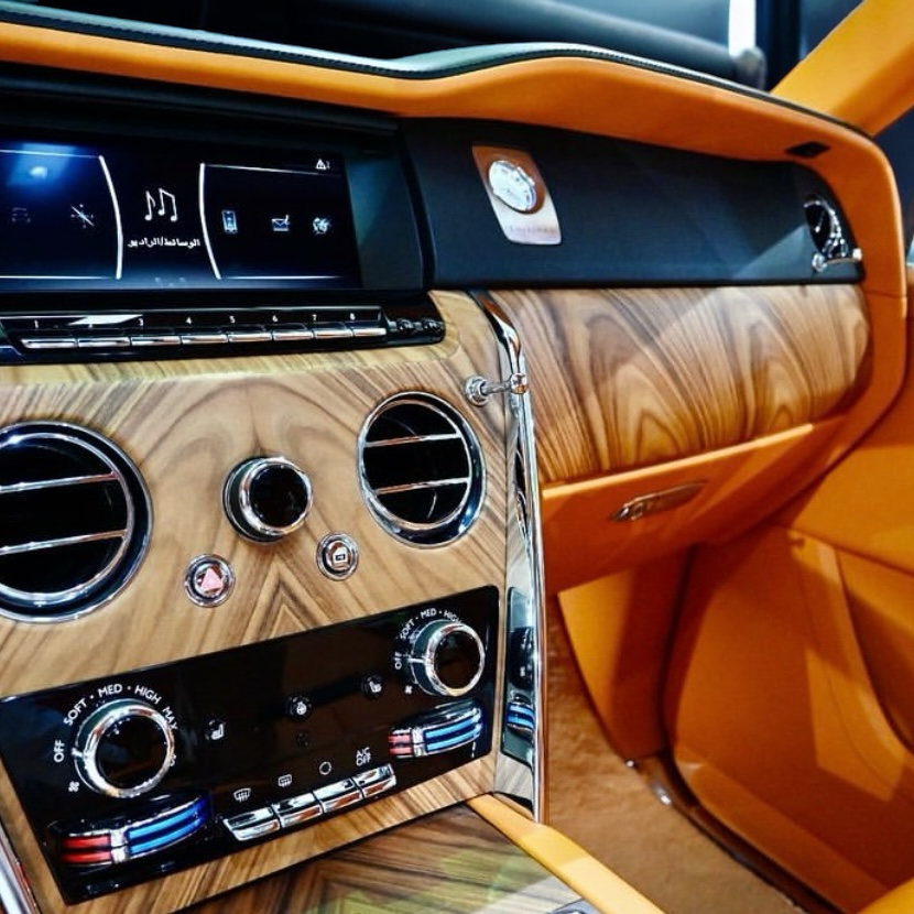 Rolls Royce Cullinan  2021